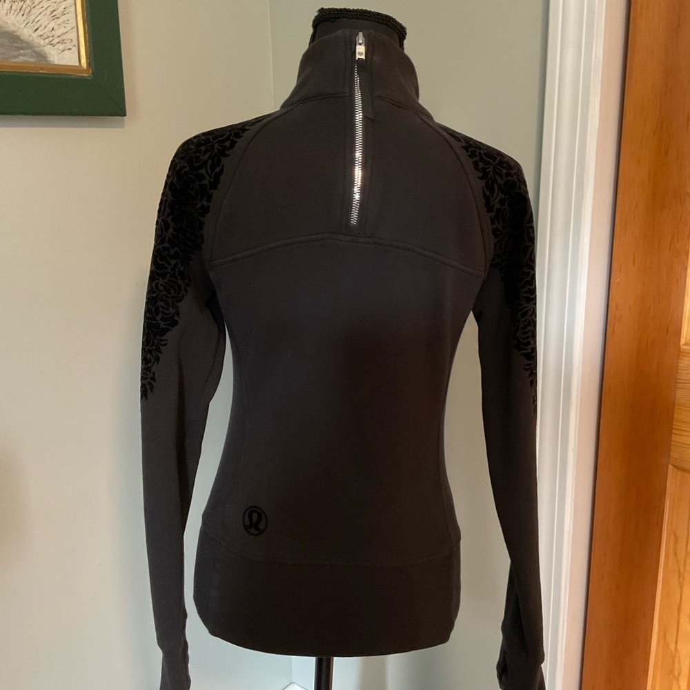 🍋Lululemon black sweatshirt